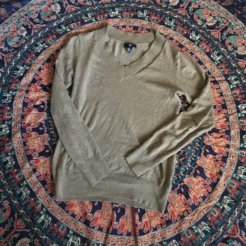 Gap sweater
