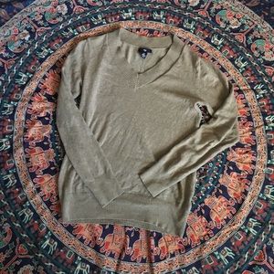 Gap sweater