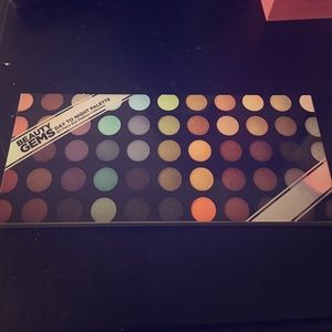 Eye shadow pallet