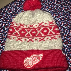 Red wings winter hat