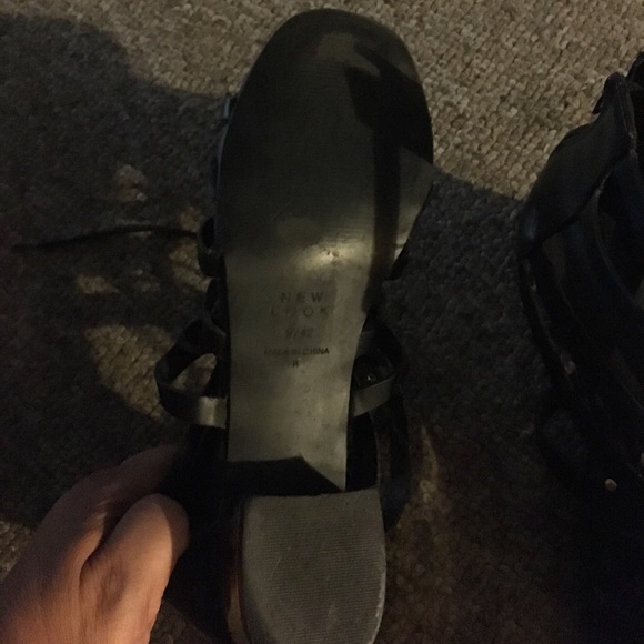 gladiator tie up zipper sandal w/ gold heel - Picture 3 of 4