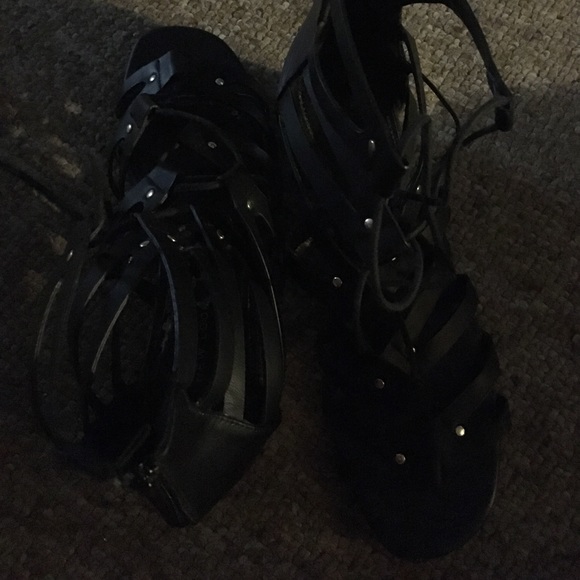 gladiator tie up zipper sandal w/ gold heel - Picture 4 of 4