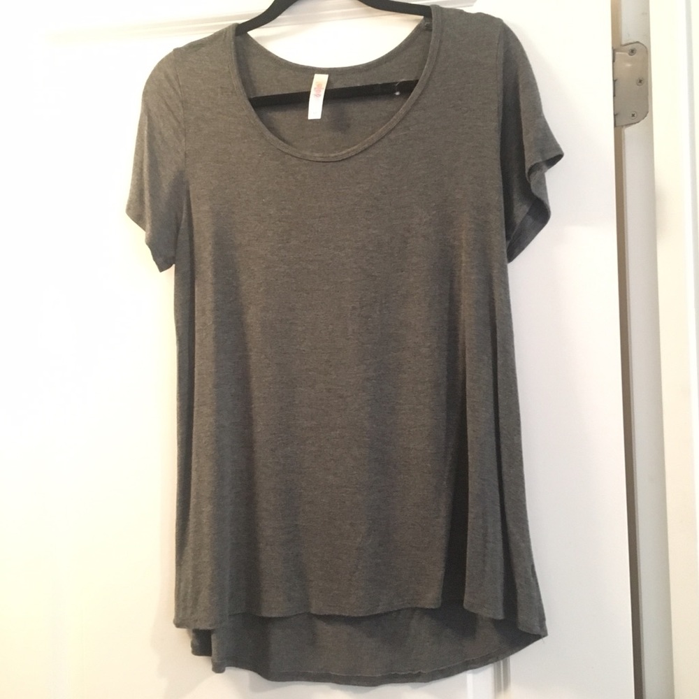 *SOLD* Lularoe classic tee