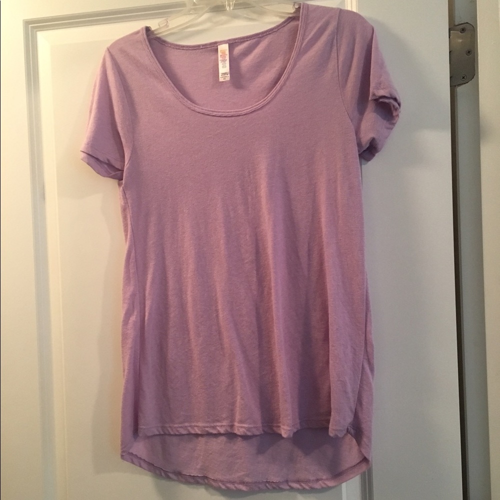 *SOLD* Lularoe classic tee