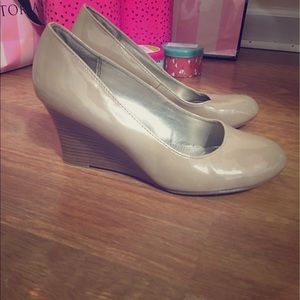 Dexter Nude Wedge Heels