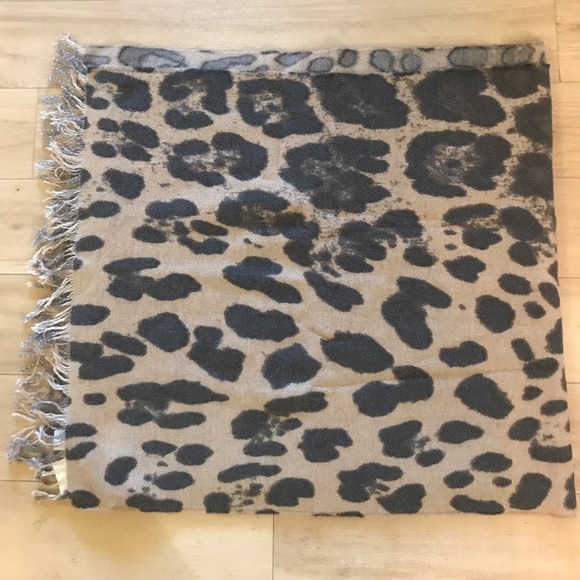 NWT J.Crew Leopard Print Wool Cotton Scarf Italy - Picture 4 of 8