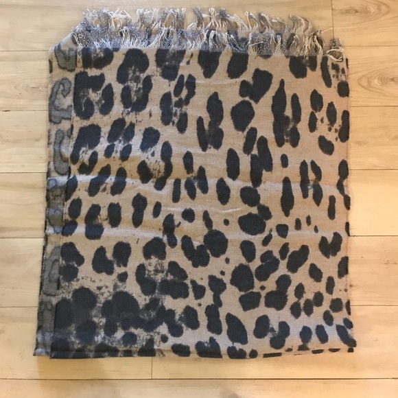 NWT J.Crew Leopard Print Wool Cotton Scarf Italy - Picture 6 of 8