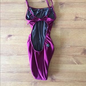 Cabernet Jolyn onsie