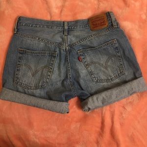 Levi 501 jeans. Cut !