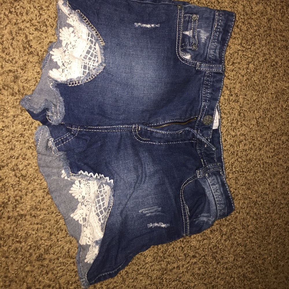denim shorts with white lace