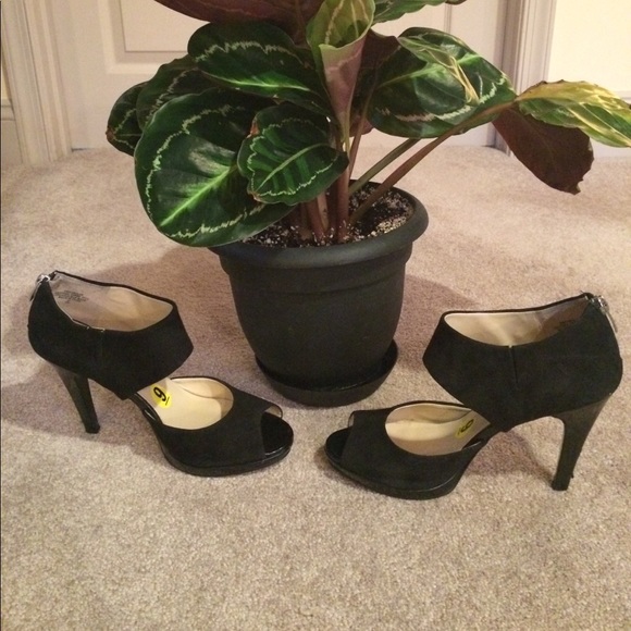 Nine West Shoes - Nine West Suede Pumps