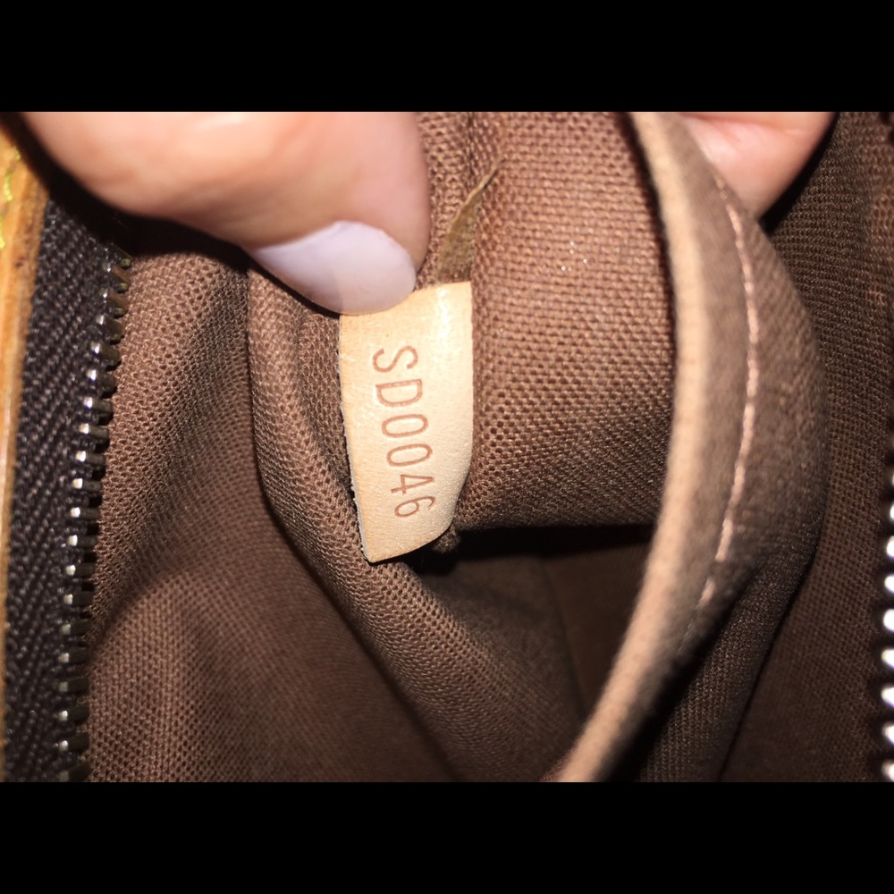 ✌🏼SOLD✌🏼Louis Vuitton Classic Handbag - Picture 5 of 5