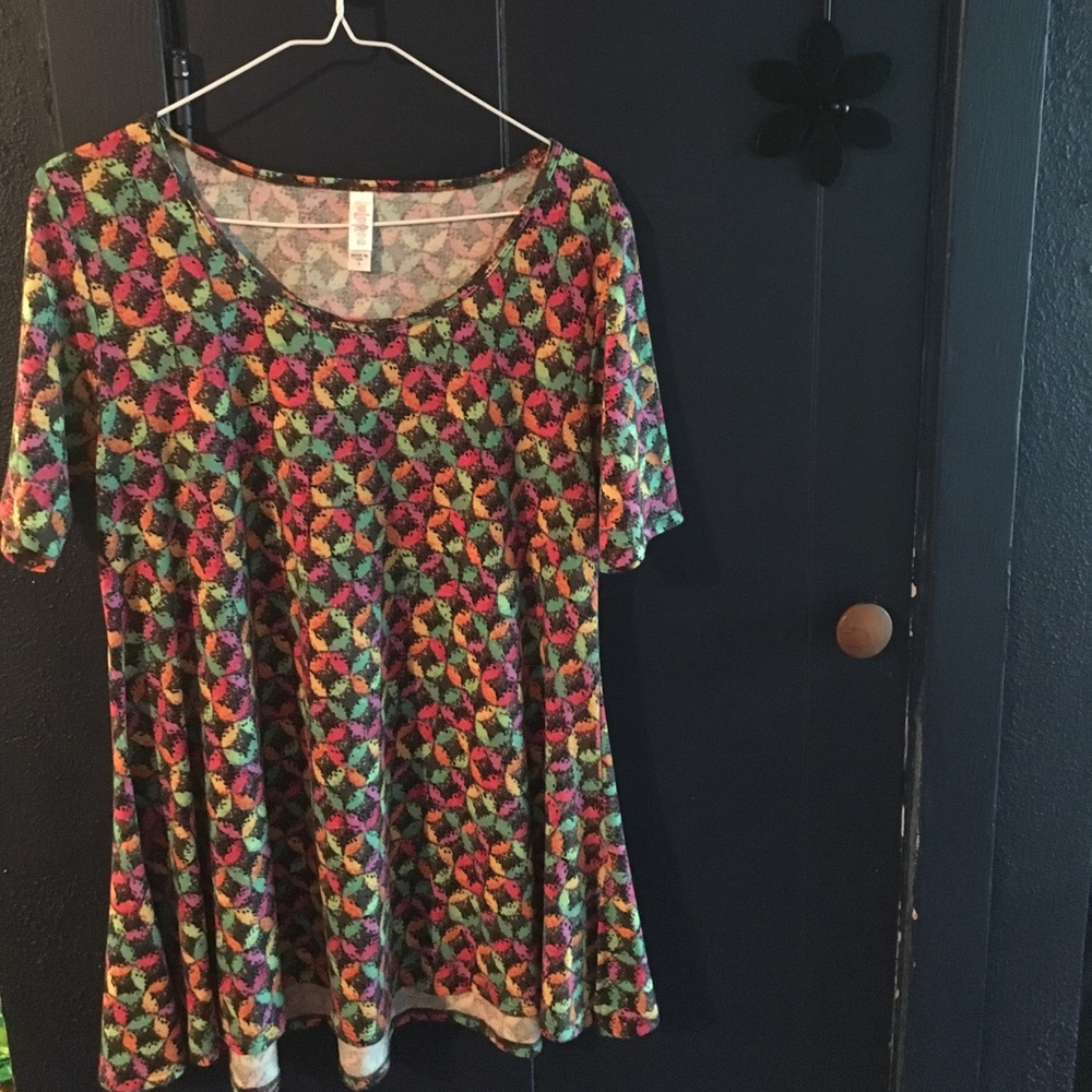LulaRoe S Perfect T. Multi Color.