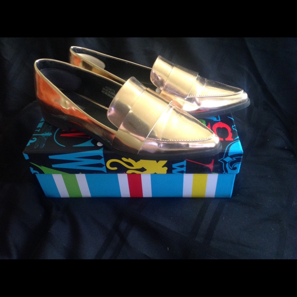 Forever 21 pointed toe loafers in rose gold