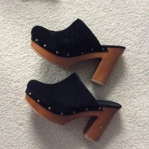 Black clogs w/faux suede upper.
