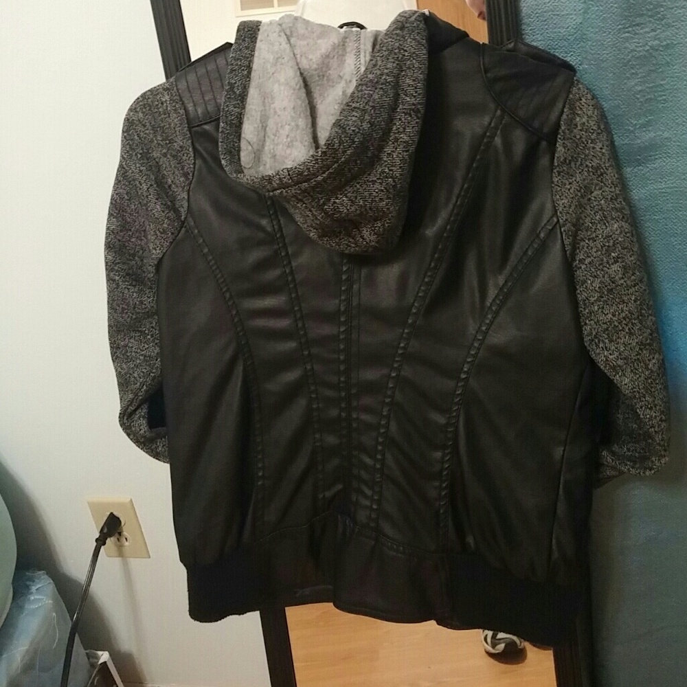 Leather jacket - Picture 2 of 2