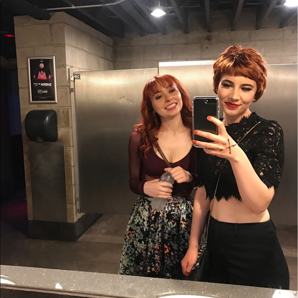 Meet your Posher, Bethany and Caroline