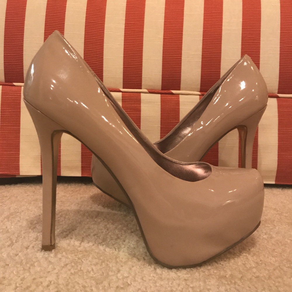Steve Madden Nude Pumps