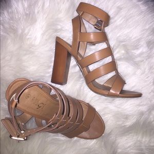 🔥Strapped heel sandals🔥 NO OFFERS FINAL PRICE
