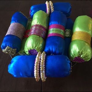 Bracelets cushions