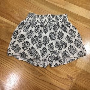 Mossimo patterned flowy shorts