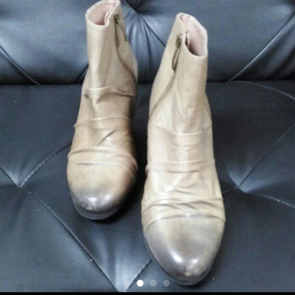 Vince Camuto cowboy booties - Picture 2 of 4