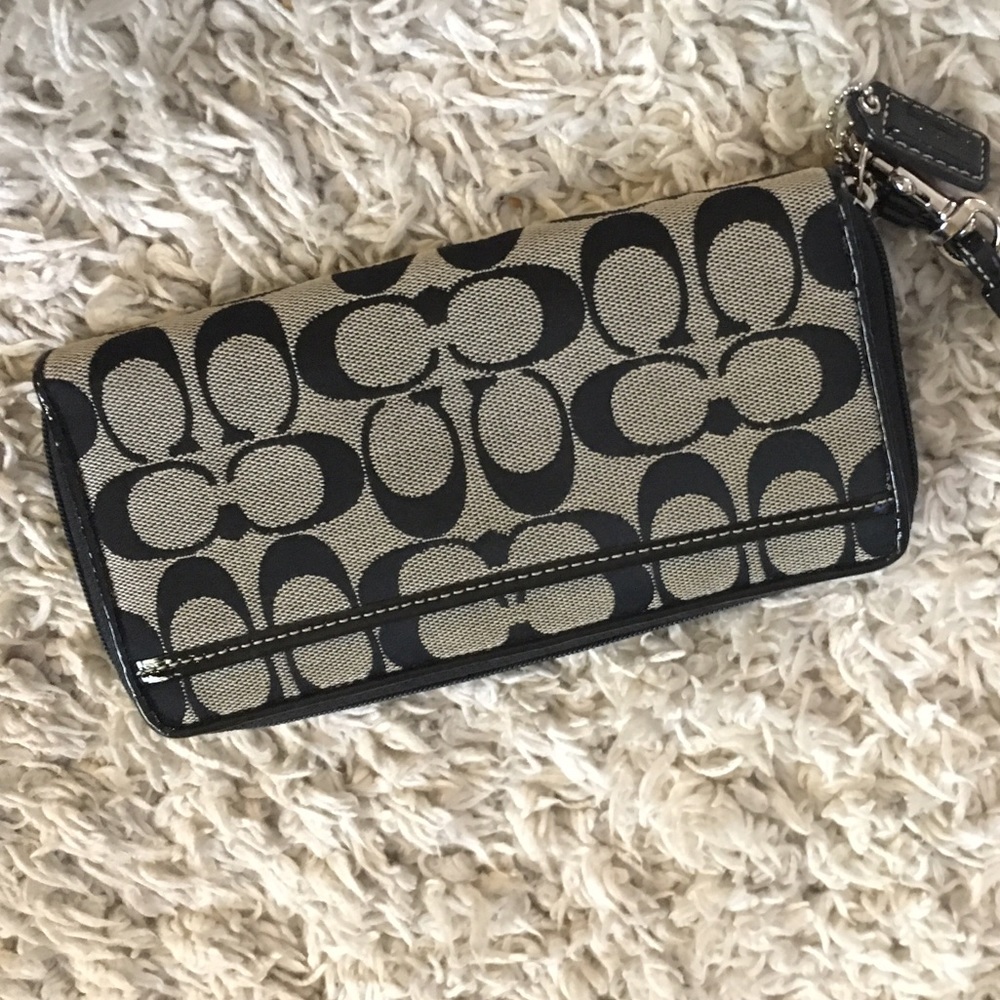 Coach Signature Wallet. 100% Authentic!!!