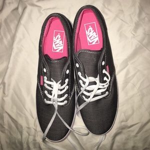 Grey/ with pink vans