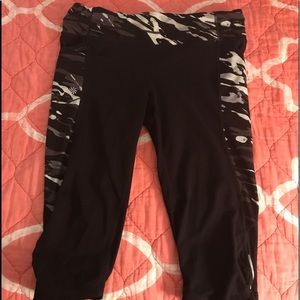 Athleta Be Free Knicker Camo Size Large