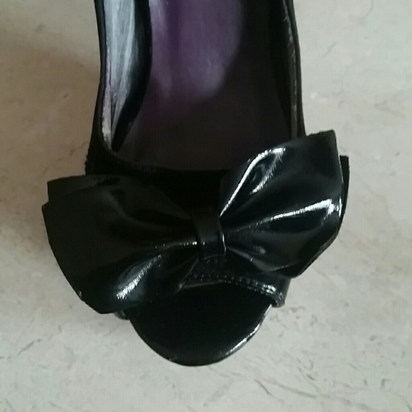 🎀Madden Girl Velvet & Patent Leather Heels🎀 - Picture 3 of 8