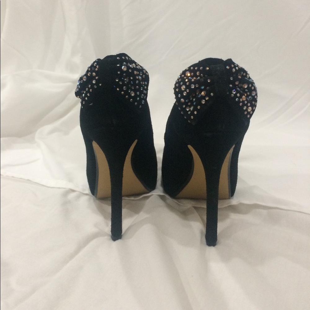 Steve Madden Black Pumps