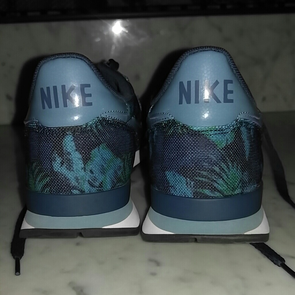 Nike internationalist low