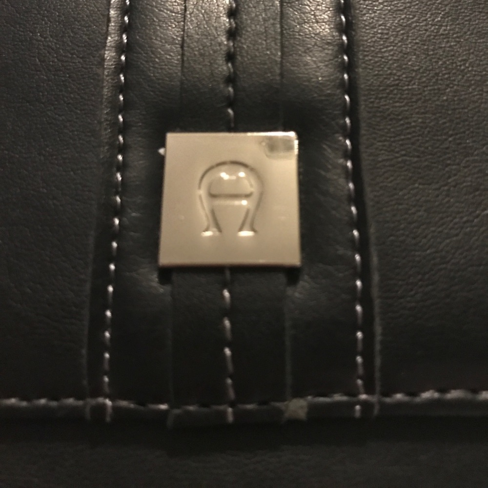 Vintage Etienne Aigner wallet in great condition.