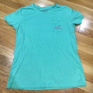vineyard vines whale logo tshirt