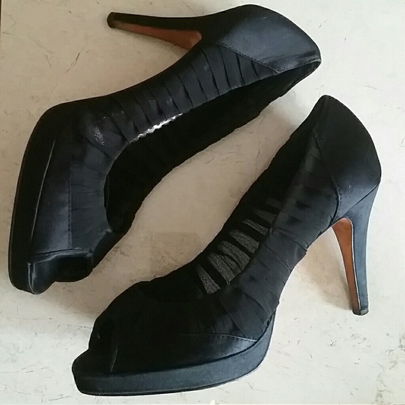 White House Black Market Shoes - 👠WHBM Peep Toe Heels👠