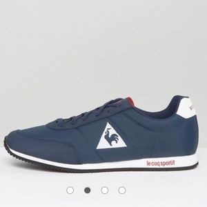 Sneaker in Blue with white logo