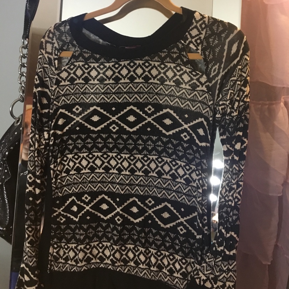 Long sleeve black & cream cut out top