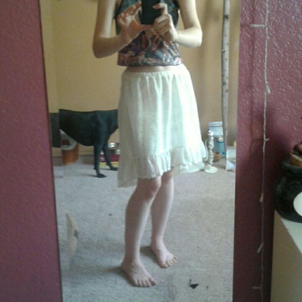 Cream lace knee-length skirt - Picture 2 of 8