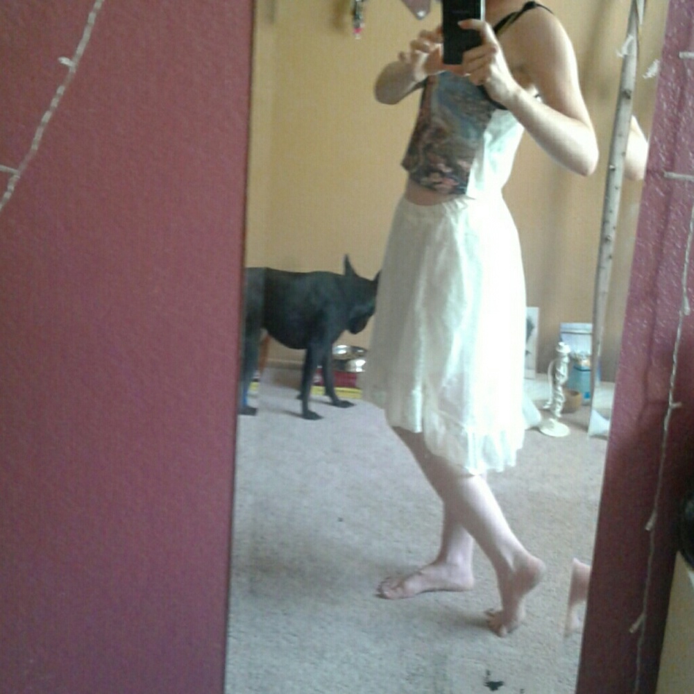 Cream lace knee-length skirt - Picture 3 of 8