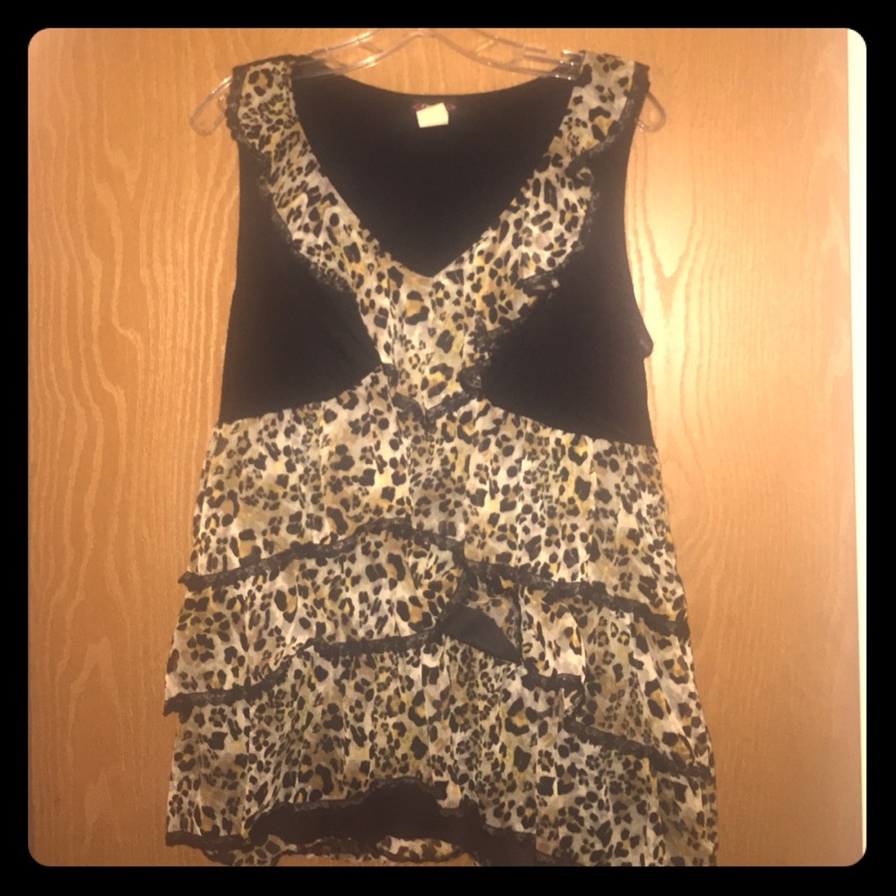 Cute top that's great to dress up or dress down.