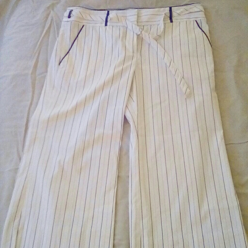 NWOT bcbg max azria capris