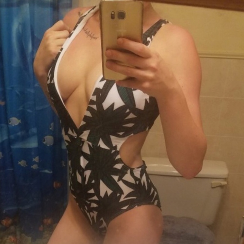 Palm Leaf Monokini - Picture 3 of 3