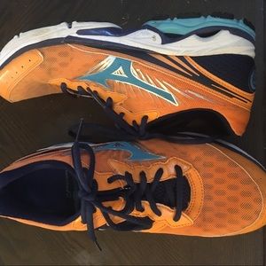 Mizuno wave rider 16