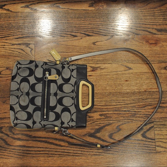 Medium sized COACH purse - Picture 4 of 8