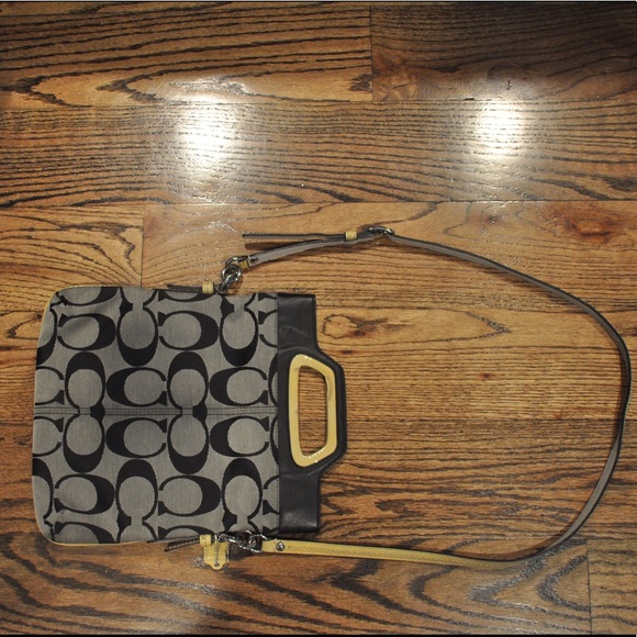 Medium sized COACH purse - Picture 5 of 8