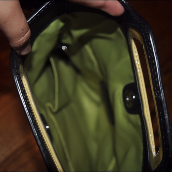 Medium sized COACH purse - Picture 6 of 8