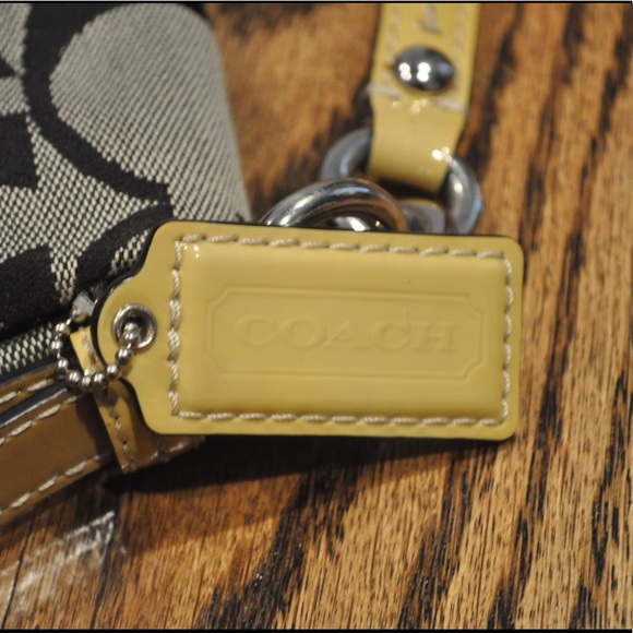Medium sized COACH purse - Picture 8 of 8