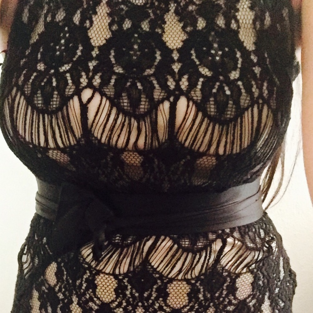 Champagne and black lace gown - Picture 3 of 7