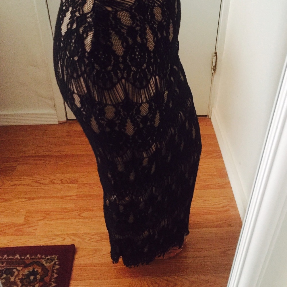 Champagne and black lace gown - Picture 4 of 7