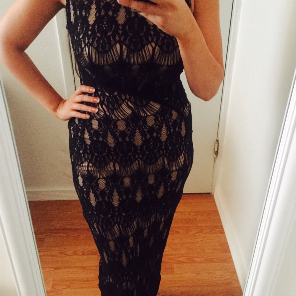 Champagne and black lace gown - Picture 2 of 7